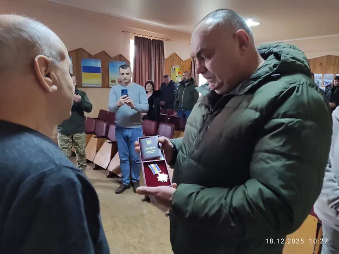 На Волині батьку загиблого Героя вручили посмертний орден сина (фото)