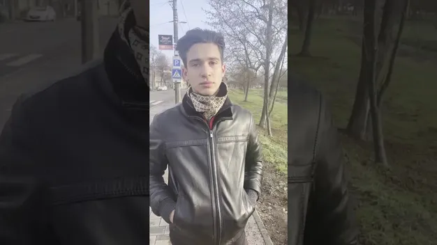 Знесли дорожний знак: у Луцьку за допомогою відеокамер знайшли вандалів (відео)