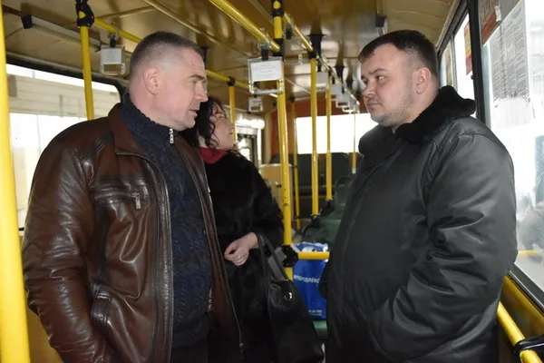 У луцьких тролейбусах почали впроваджувати нову систему оплати