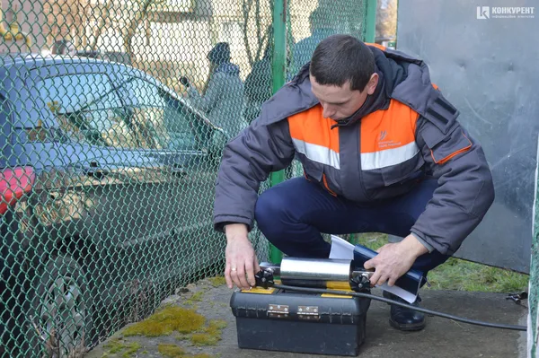 Чому він червоніє, або Яка якість газу у Луцьку (фото, відео, експеримент)