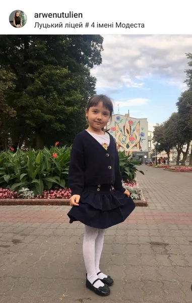 Донька Беллатриса Луцької  психологині та медійниці Олени Кузьмич пішла до другого класу
