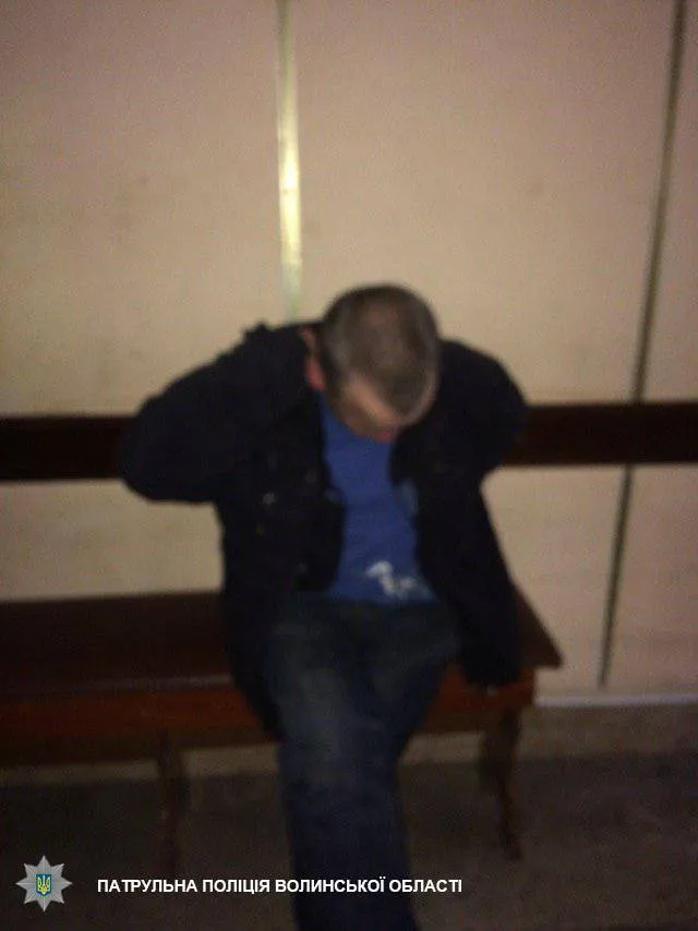У Луцьку чоловік махав ножем перед сусідом і поліцейськими