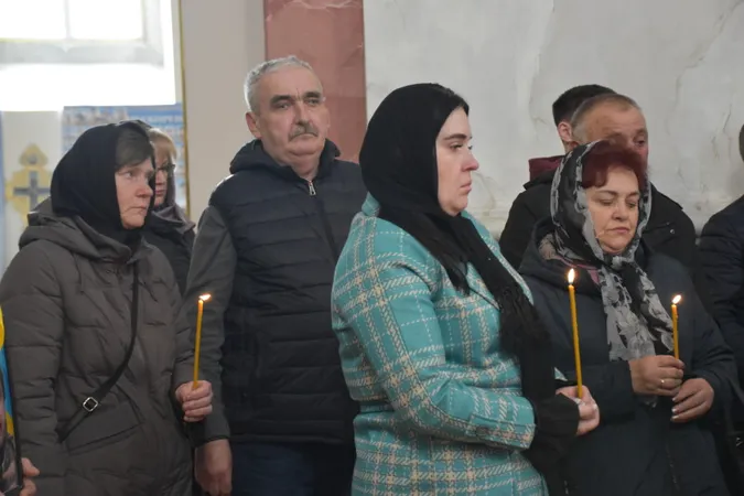 Навіки додому: Луцьк попрощався з двома мужніми воїнами – Анатолієм Андрусиком та Богданом Новосадом