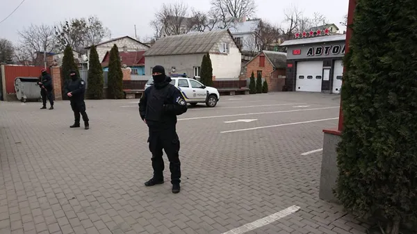 У луцькому кафе, де була стрілянина, – повно силовиків (фото)