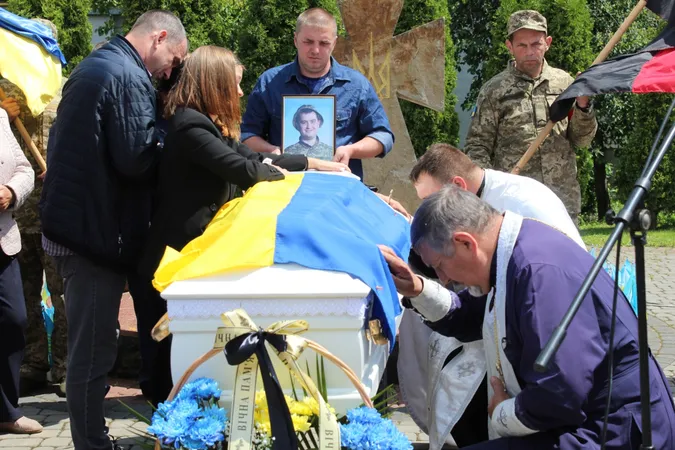 У Луцькому районі попрощалися із 22-річним бійцем Романом Карпюком (фото)