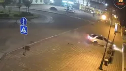Навіть не пригальмував: показали момент аварії на Привокзальній у Луцьку (відео)