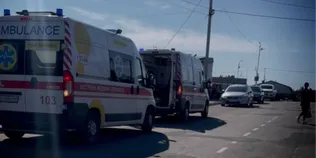 Раптово стало зле: у Маневичах людина померла на тротуарі (відео)
