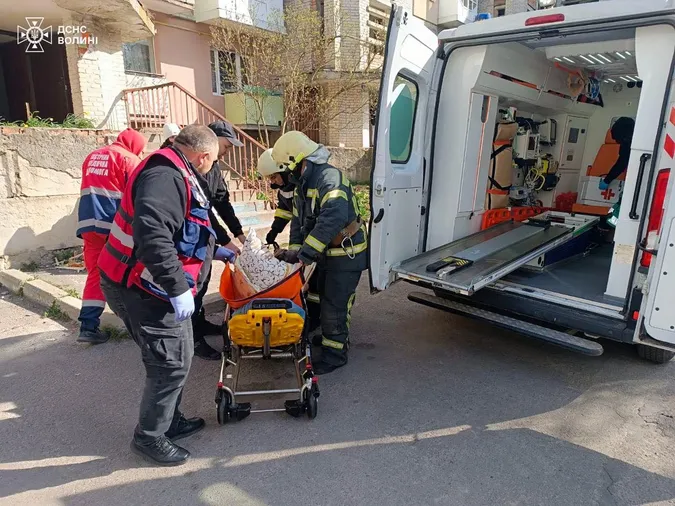 На Волині рятувальники допомогли жінці з інвалідністю, яка не могла відчинити двері
