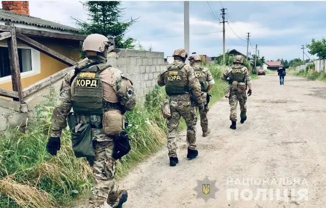Через незаконну вирубку лісів на Прикарпатті проводять масові обшуки