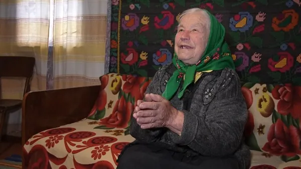 Остання на хуторі: 91-річна волинянка сама возить воду та порається на городі (фото)