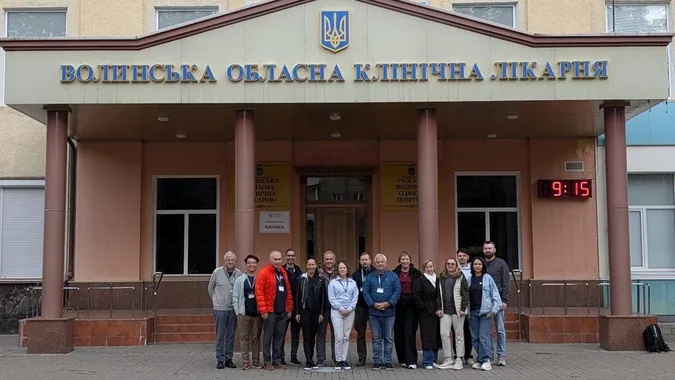 Як на Волині канадські лікарі відновлюють обличчя українських захисників (фото)