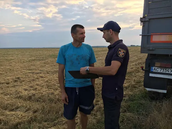 Щоб не згорів врожай: волинські рятувальники провели рейд у полях (фото)
