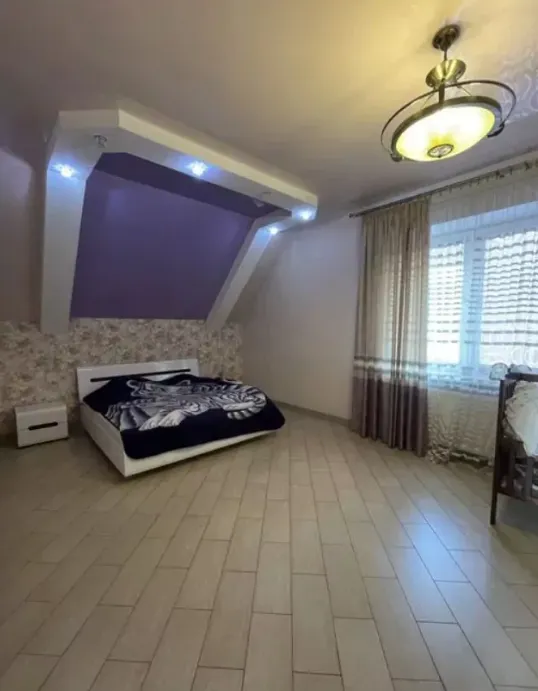 Ексдепутат, який втік за кордон, продає свій будинок у Володимирі за 8,5 млн грн (фото)