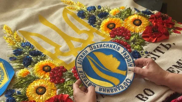 Мами та дружини полеглих воїнів з Волині вишивають майже стометровий «Рушник Пам’яті» (відео)