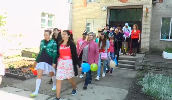 У Луцьку батьки пішли в дитсадок замість дітей: кумедне відео
