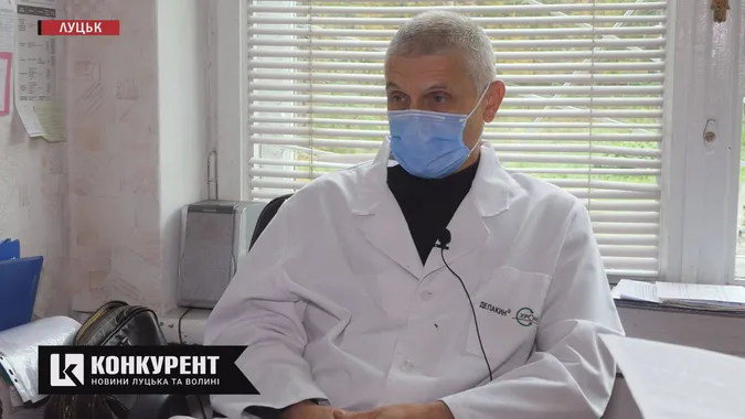Один тримає двісті голубів в квартирі, інший ходить голий перед онуками: історії від волинського психіатра (відео)