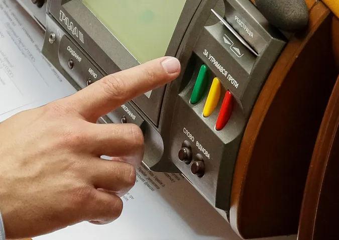 Рада продовжила закон про особливий статуc Донбасу: як голосували нардепи від Волині