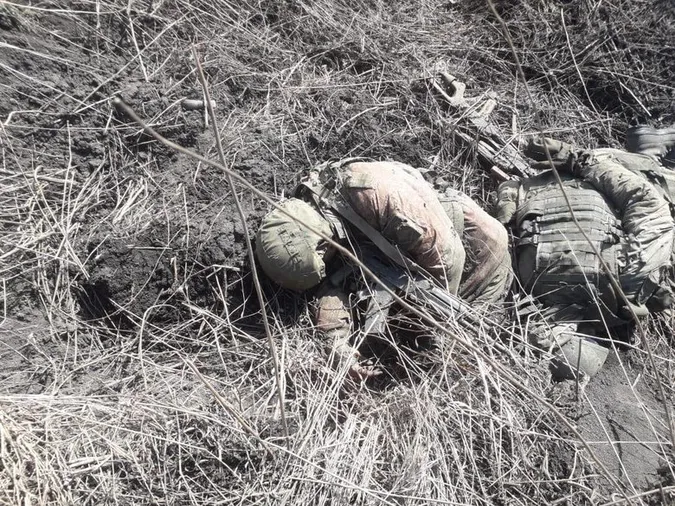 На Харківщині виявили трупи російських солдатів без слідів насильницької смерті (фото 18+)