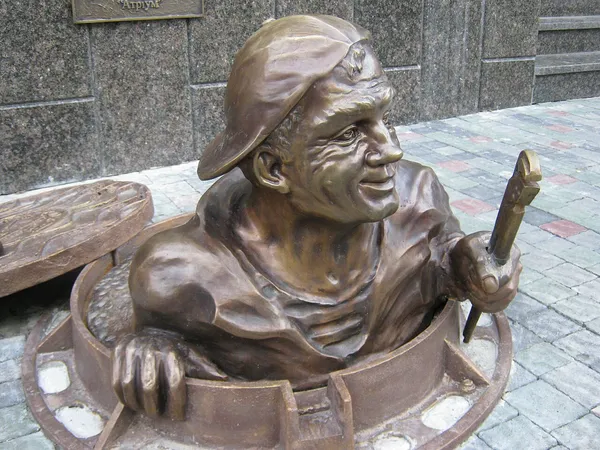 Так пам'ятник виглядав раніше