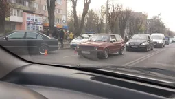У Луцьку авто BMW "залетіло" на тротуар біля школи