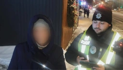 Не пам’ятала адреси: у Луцьку патрульні повернули літню жінку додому