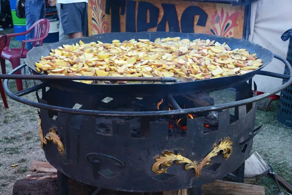 Упродовж дня діяла зона Food Fest. Смажені сосиски, хот-доги, салати, картопля - відмовитися неможливо