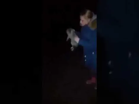На Харківщині п'яна школярка грала котом у футбол (відео 18+)