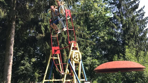 З Центрального парку Луцька продають атракціони (фото)