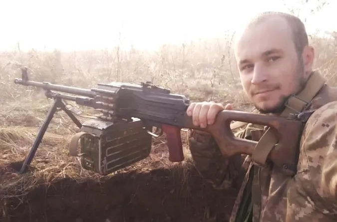 Воює та виготовляє меблі: захисник з Волині розповів, як не відкладає життя на потім (фото)
