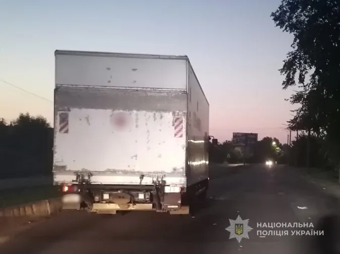Чоловік загинув під колесами вантажівки: деталі жахливої ДТП у Луцьку
