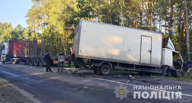 Біля Маневичів – автотроща за участю двох вантажівок (фото, відео)