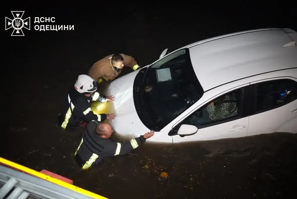 Внаслідок потужної зливи в Одесі загинули 9 людей, серед них – дитина (фото)