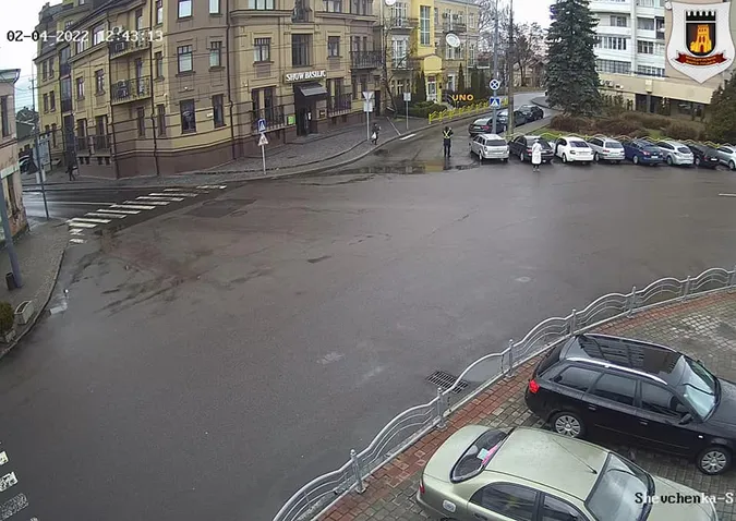 Водіїв у Луцьку просять поважати одне одного і паркувати автомобілі правильно (відео)
