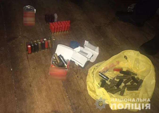 Рушниці, набої, вибухівка: у волинських селах проводять обшуки (фото)