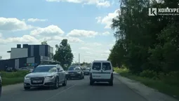 На вихідні – на Світязь: у Любомлі – довжелезна автотягучка (фото, відео)