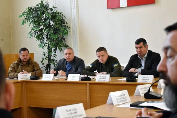 Укриття, система оповіщення та «тривожні кнопки» у закладах освіти: голова ОДА Іван Рудницький провів велику нараду