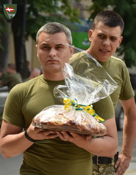 На Донеччині у волинській бригаді відгуляли подвійне весілля (фото)