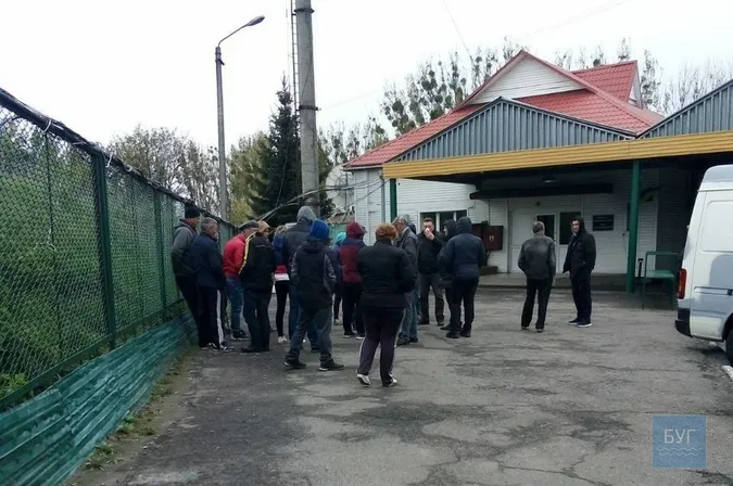 Залучили навіть дітей: через «Устилуг» хотіли ввезти майже 6 тонн моторної олії
