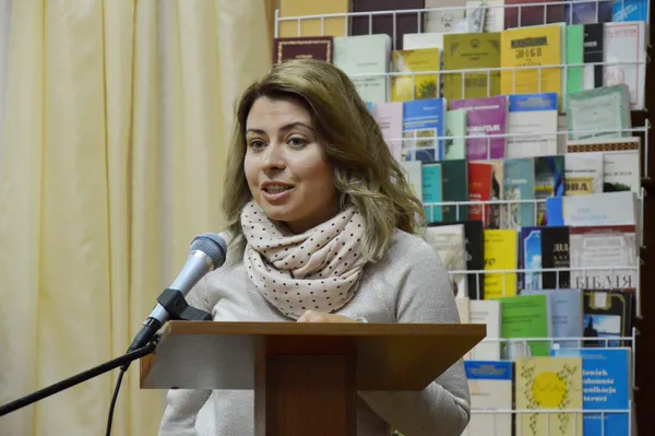 Одна з луцьких бібліотек поповнилася новими книгами від професорки (фото)