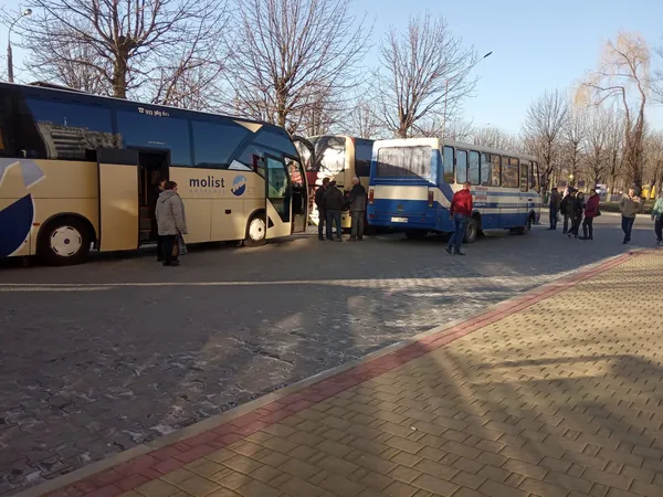 30 автобусів і Пономарьов: Тимошенко привезла до Луцька своїх людей (фото)