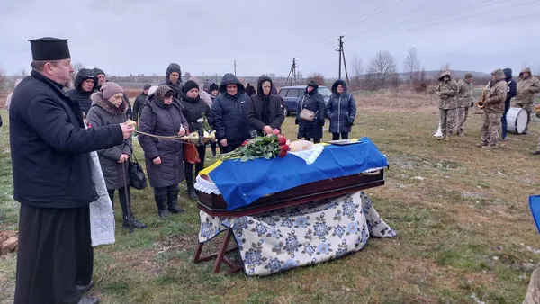 Громада на Волині попрощалася з полеглим воїном Миколою Фурманюком (фото)