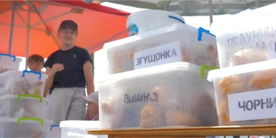 Скільки заробляють продавці легендарних пончиків на Світязі (відео)
