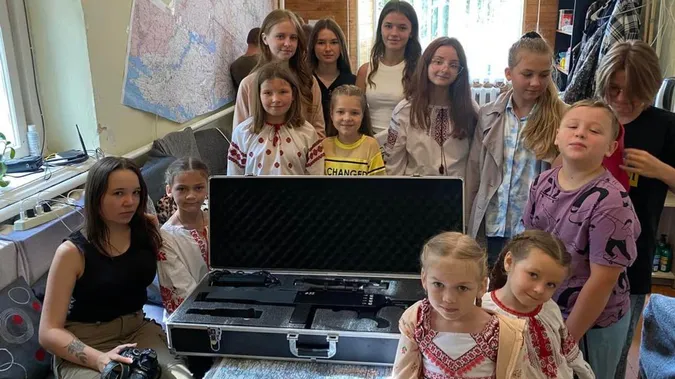Військові записали відео-подяку маленьким волинянам, які купили їм антидронову рушницю (відео)