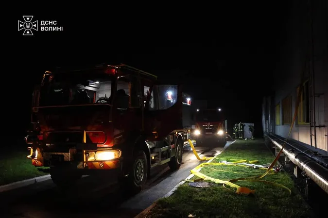 У Луцькому районі після російської атаки спалахнула пожежа на приватному підприємстві (фото)