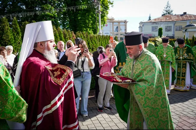 Епіфаній вручив Михаїлу орден Святителя Миколая Чудотворця (фото)