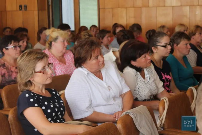 Бунт педагогів: чому на Волині хочуть звільнити «невигідну» директорку (відео)