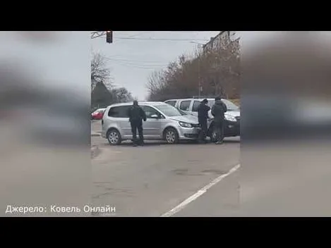 У Ковелі легковик протаранив поліцейську автівку (фото, відео)