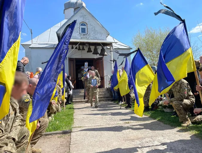 Ще один день скорботи: в Нововолинську в останню дорогу провели Віктора Яреська (фото)