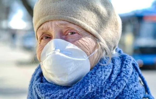 Вік 60+: хто може ходити на роботу під час карантину