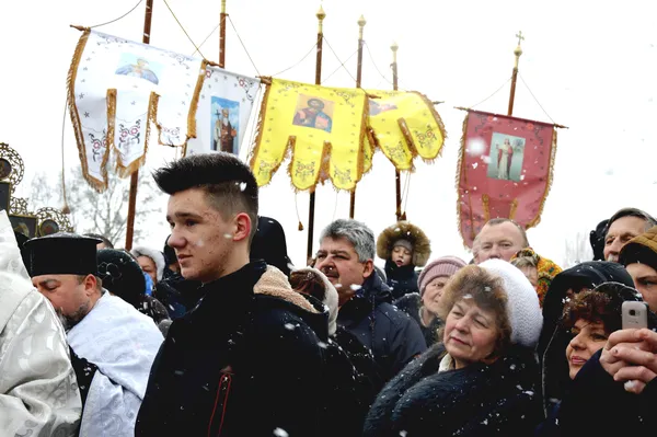 Як у Луцьку віряни занурювалися на свято Хрещення (фото)